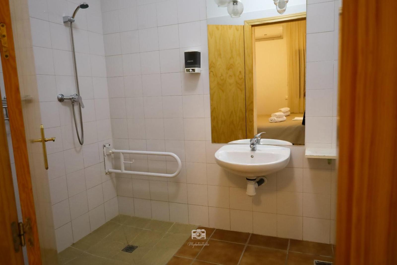 Hospedium Dlj Hostal Ben Nassar Arjona Ngoại thất bức ảnh